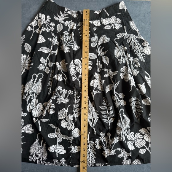 Talbots Flare Pleated Skirt Women’s SZ 10 Black White Floral Cotton MIDI Summer - Picture 7 of 8